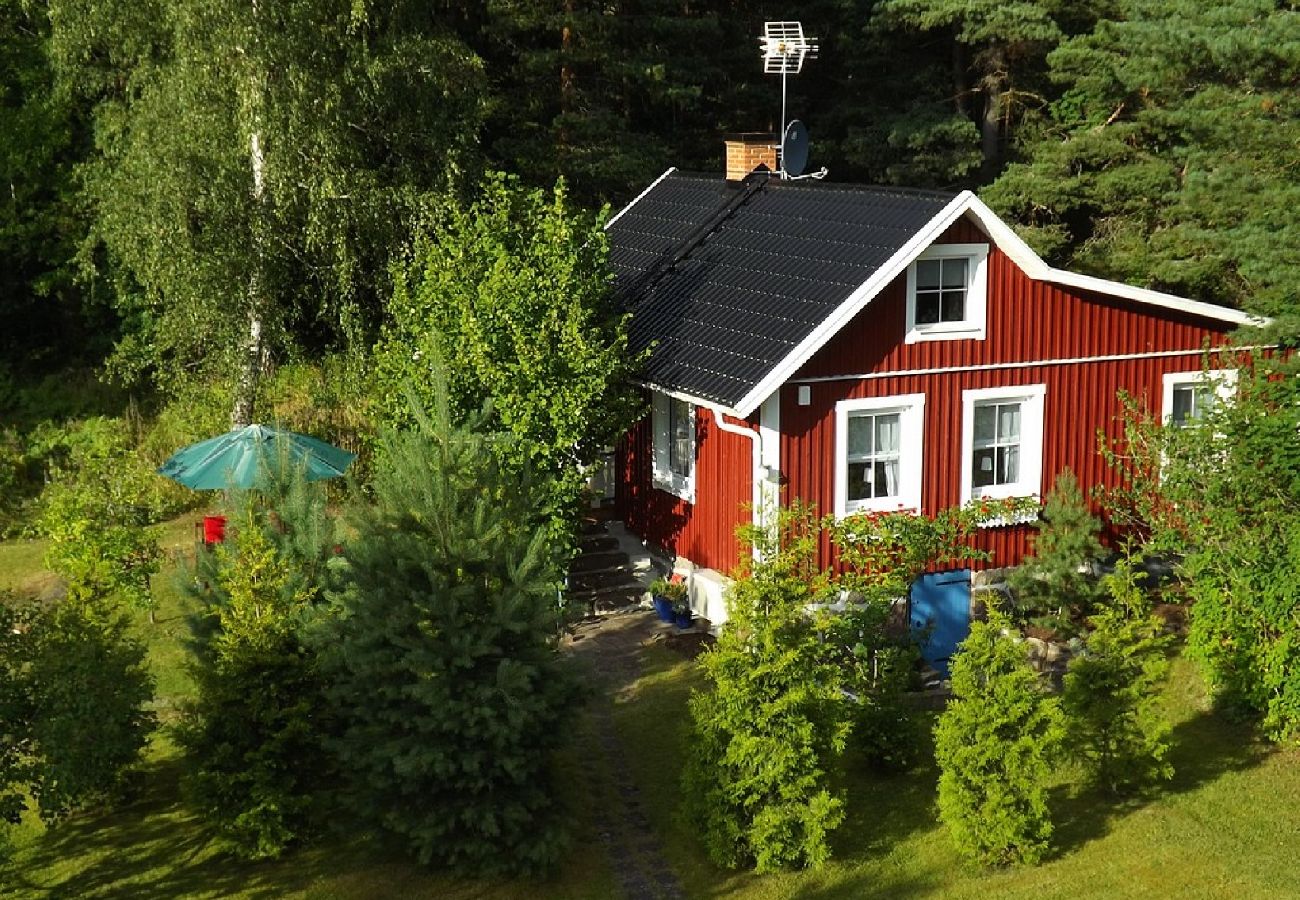 House in Rosenfors - Quietly located cottage right next to the forest and 300 m from the water