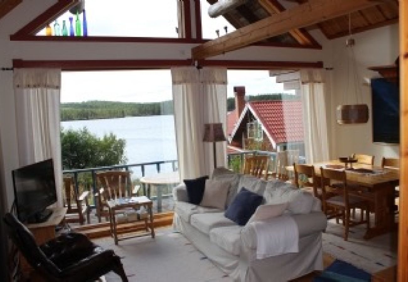 House in Mora - Attractive timber lodge near lake beach 