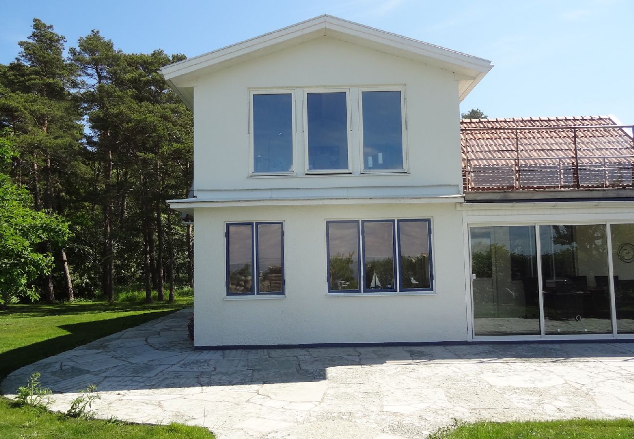 House in Löttorp - Holiday home with a beautiful location right next to the sea