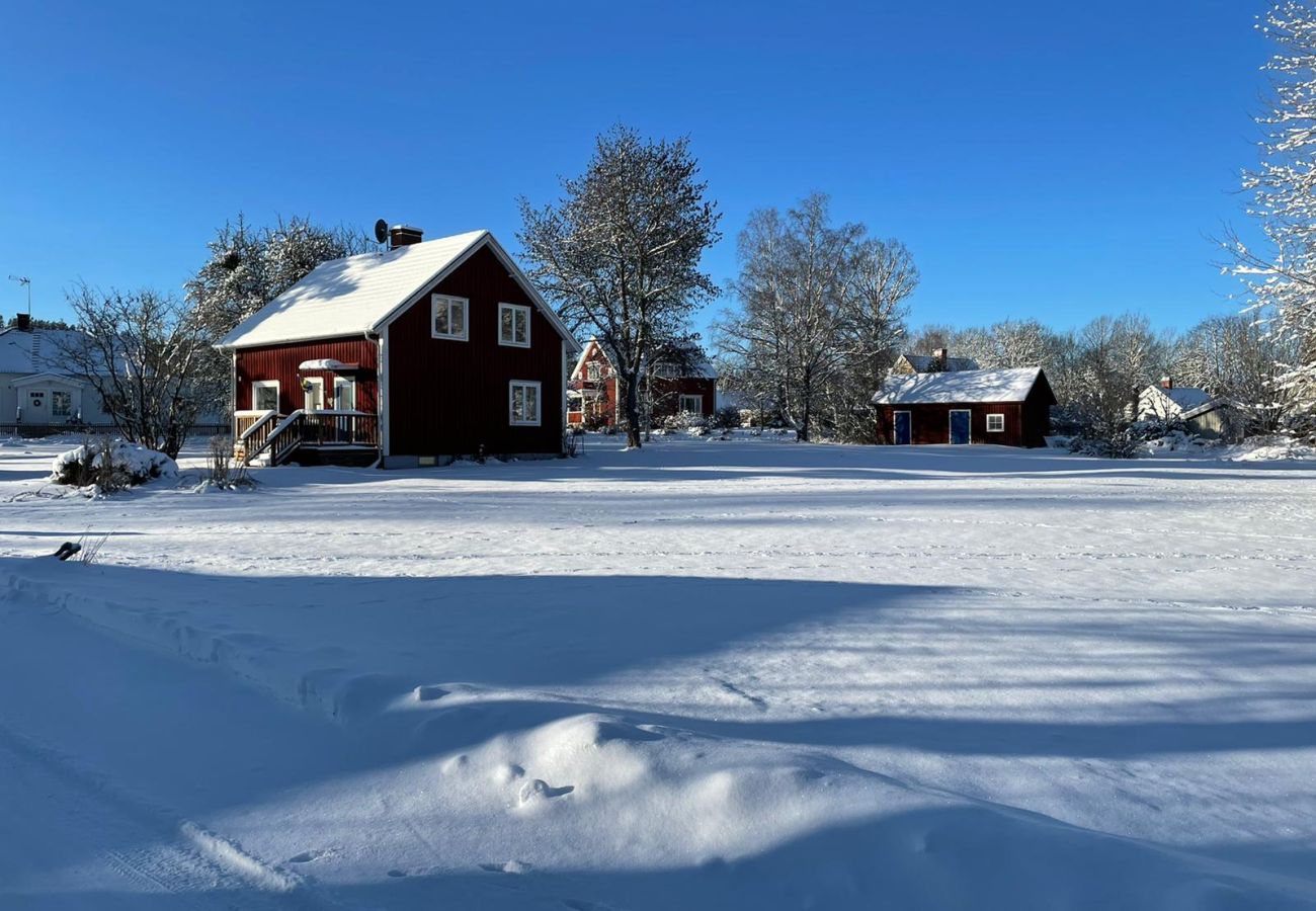 House in Klavreström - Beautiful holiday home with canoe in Klavreström