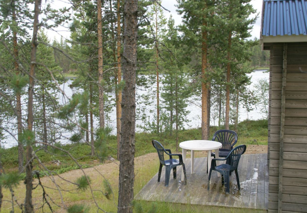 House in Arvidsjaur - Vacation in the blueberry forest by the lake with a boat