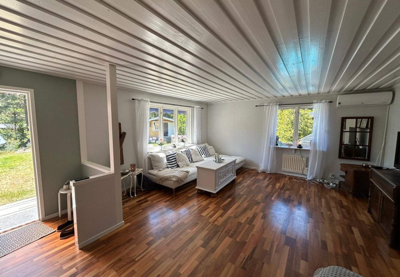 House in Vålarö - Fantastic seafront location with pool and Inga Lindstrom around the corner