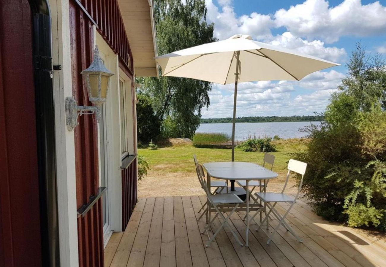 House in Tävelsås - Comfort holiday home right on the lake with its own bathing area and boat