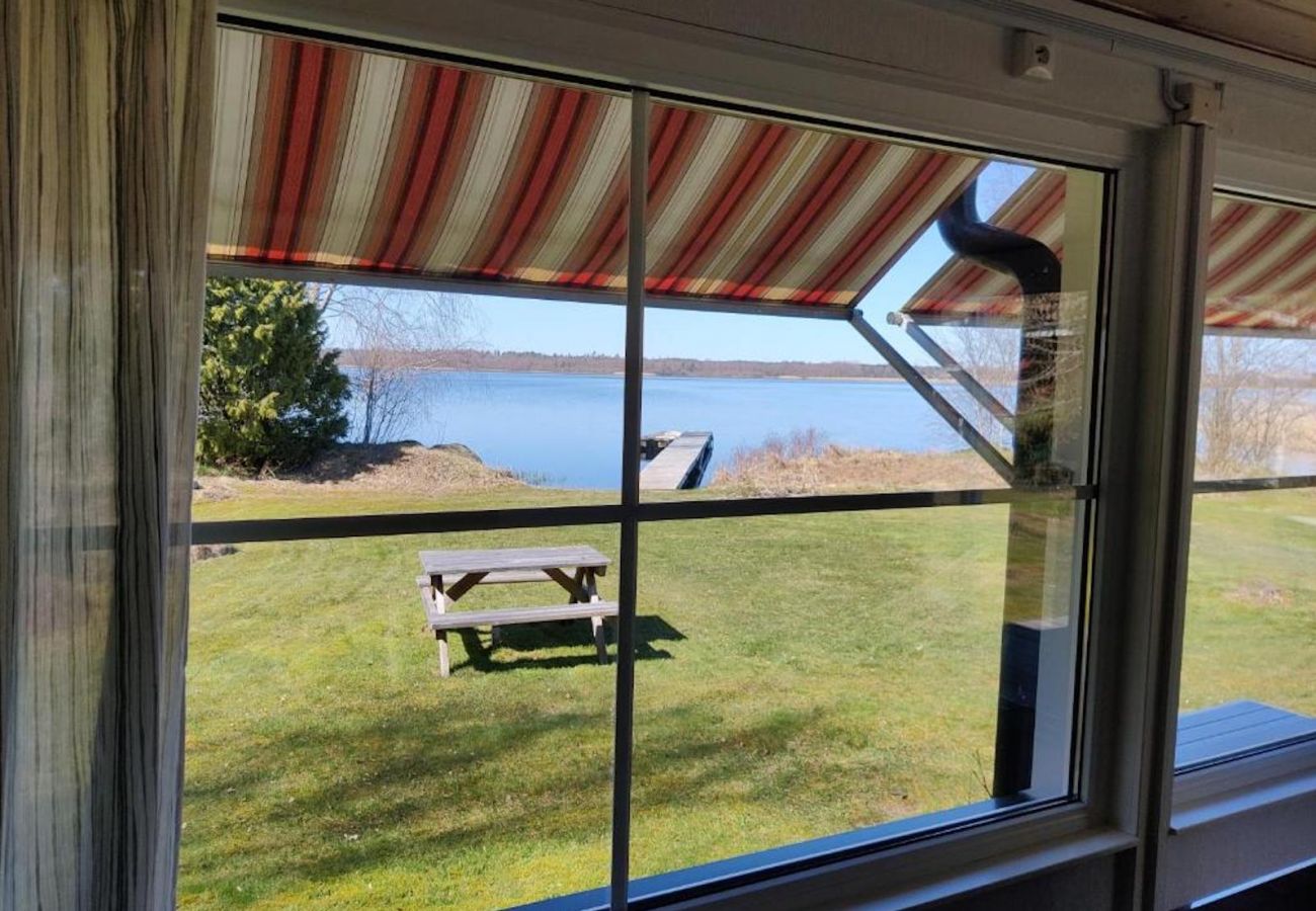 House in Tävelsås - Comfort holiday home right on the lake with its own bathing area and boat