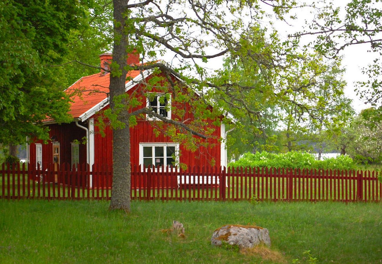 House in Ydre - Holiday directly on Lake Östra Lägern