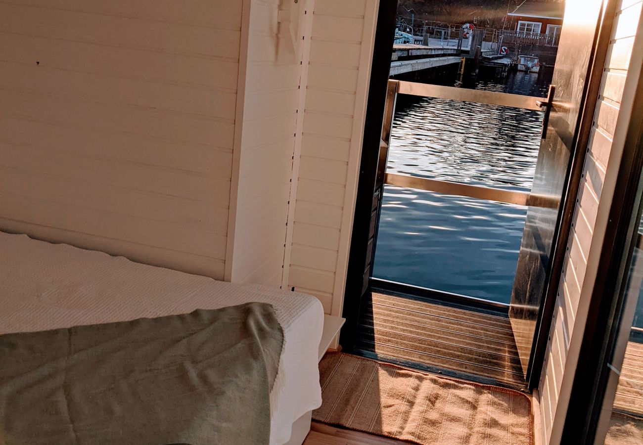 House in Blankaholm - Archipelago holiday of the highest class in a floating holiday home