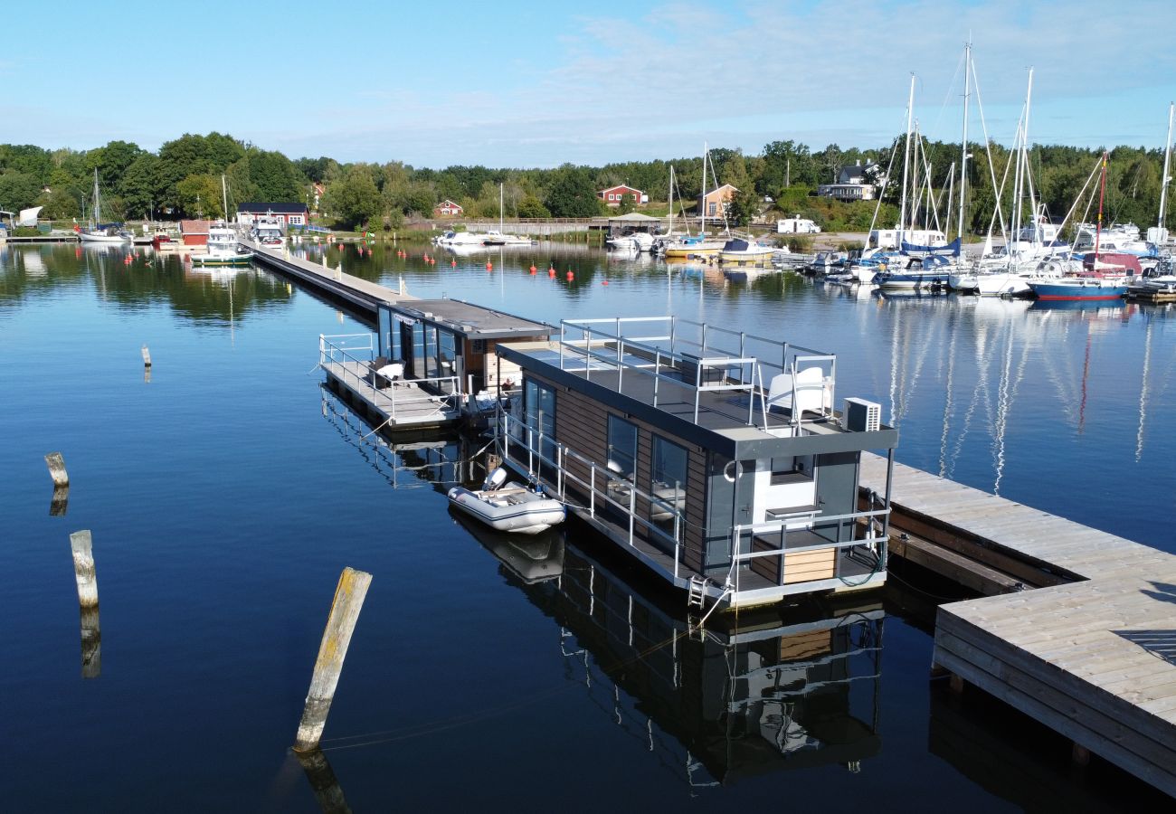 House in Blankaholm - Archipelago holiday of the highest class in a floating holiday home