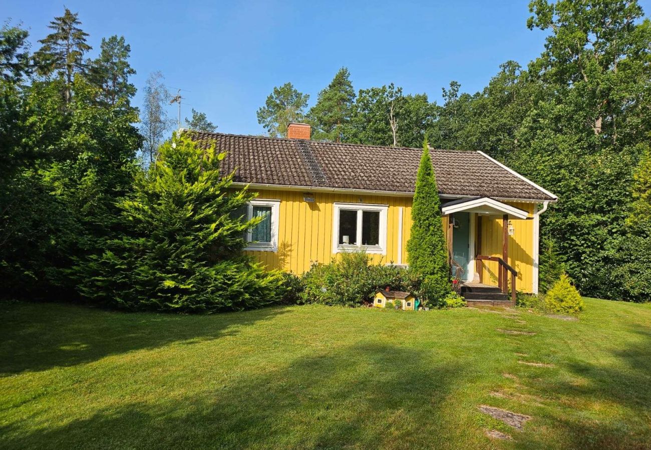 House in Alsterbro - Holiday with lake location, boat, sauna