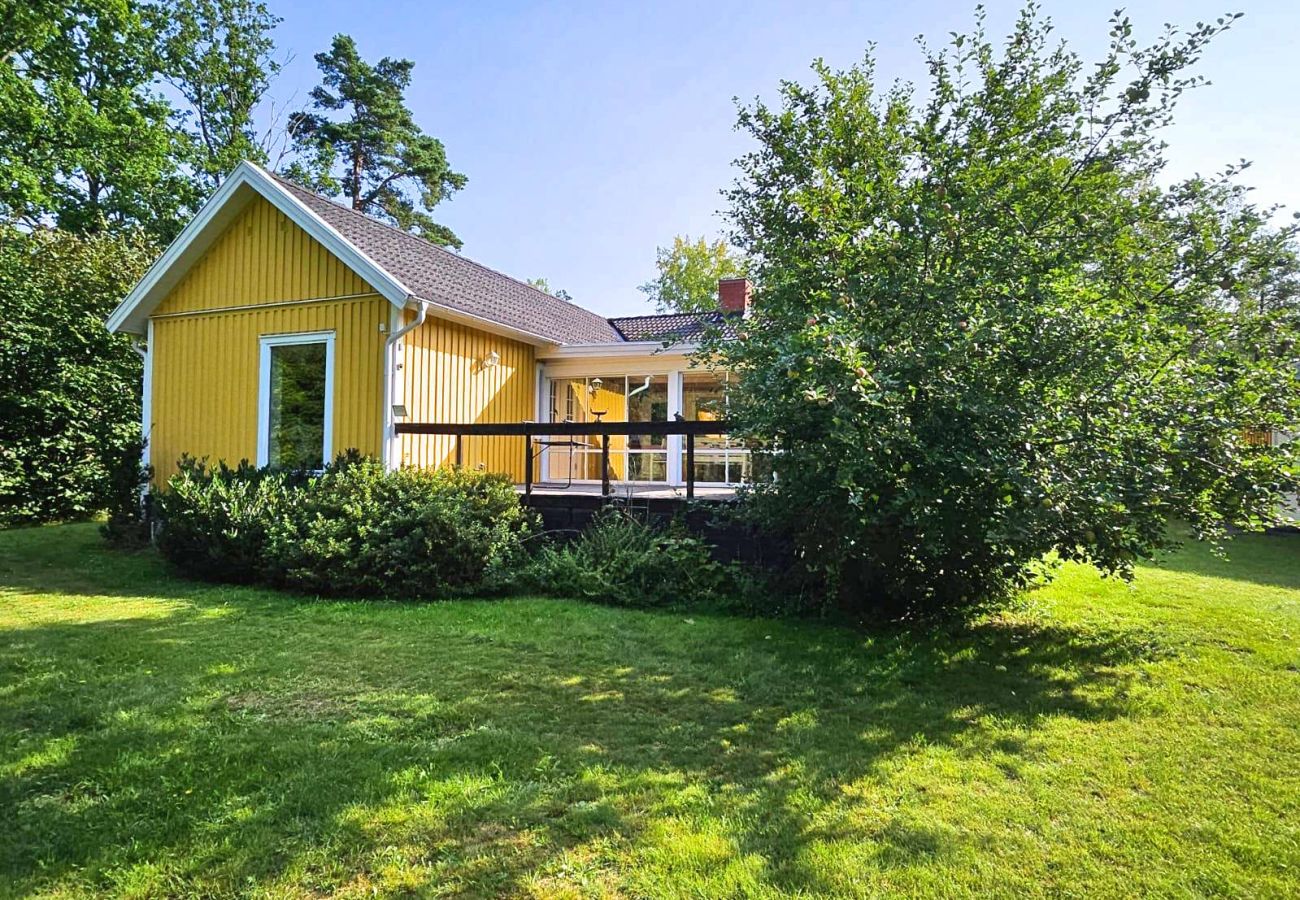 House in Alsterbro - Holiday with lake location, boat, sauna