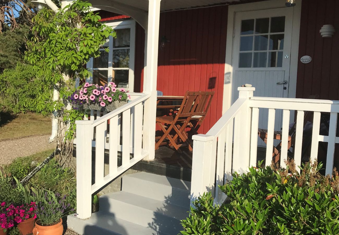 House in Löttorp - Beautiful holiday home 60 meters from the Baltic Sea on the sunny island of Öland