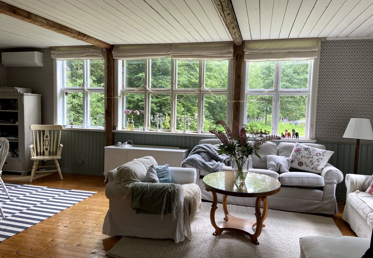 House in Hallaryd - Lovingly restored old school with its own sauna