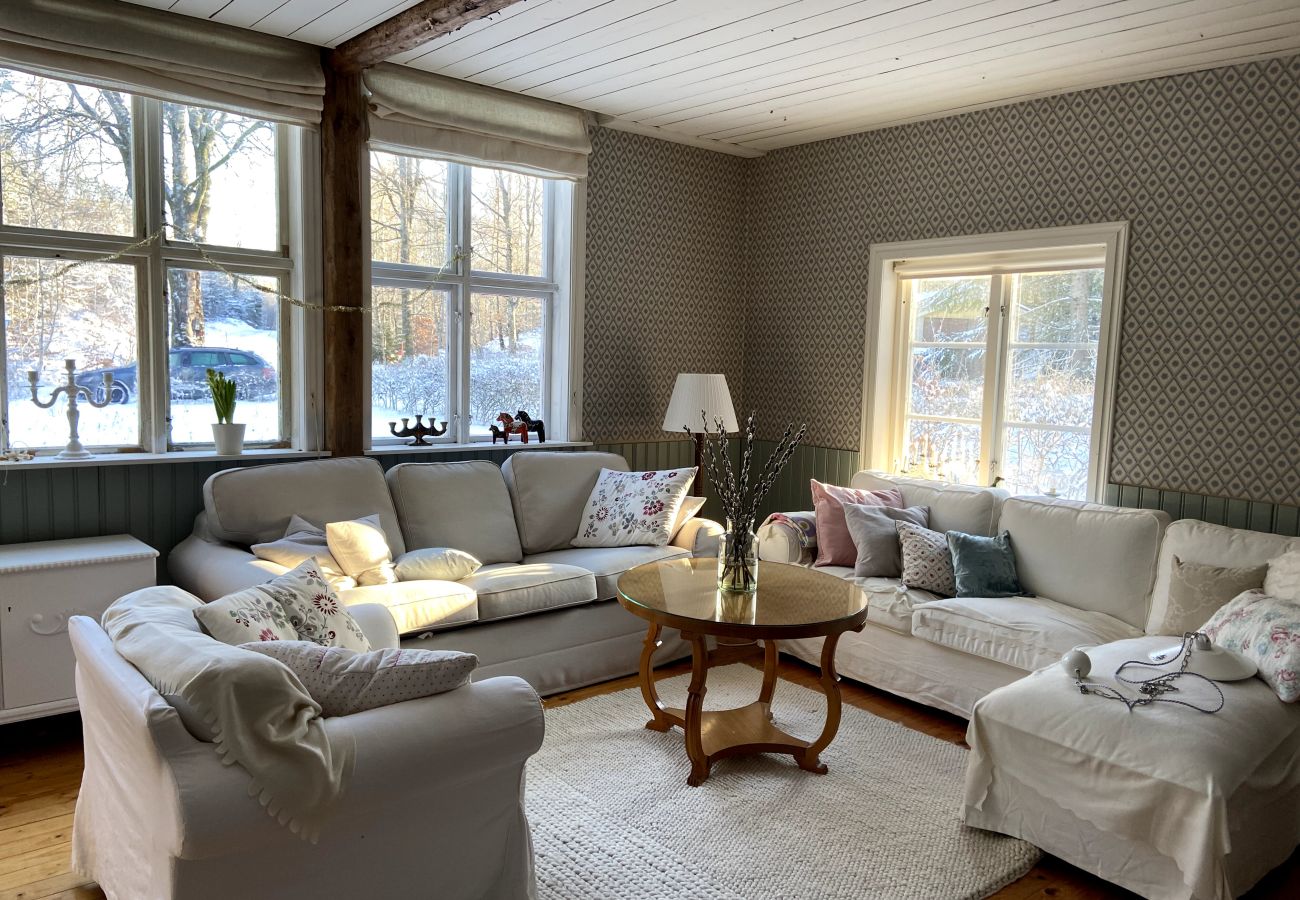 House in Hallaryd - Lovingly restored old school with its own sauna