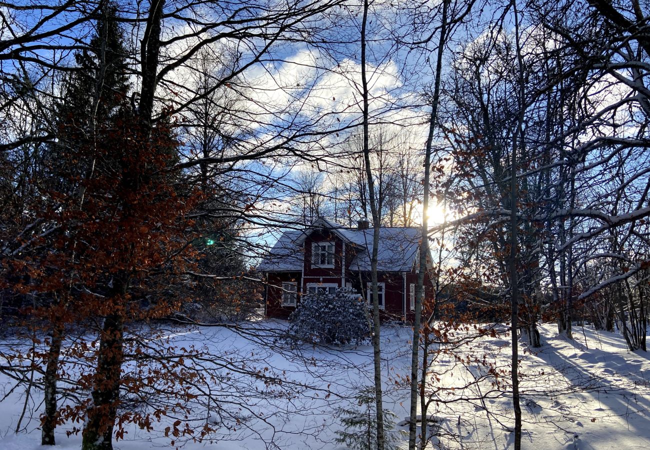 House in Hallaryd - Lovingly restored old school with its own sauna