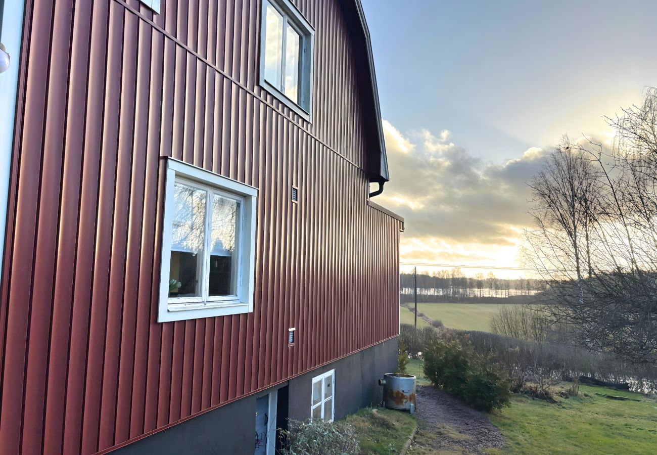 House in Hultsfred - Charming holiday home with lake view in Småland