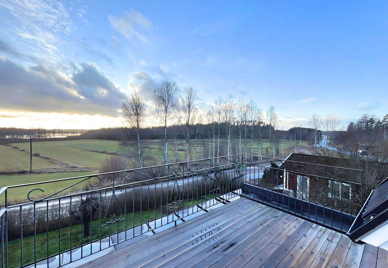 House in Hultsfred - Charming holiday home with lake view in Småland