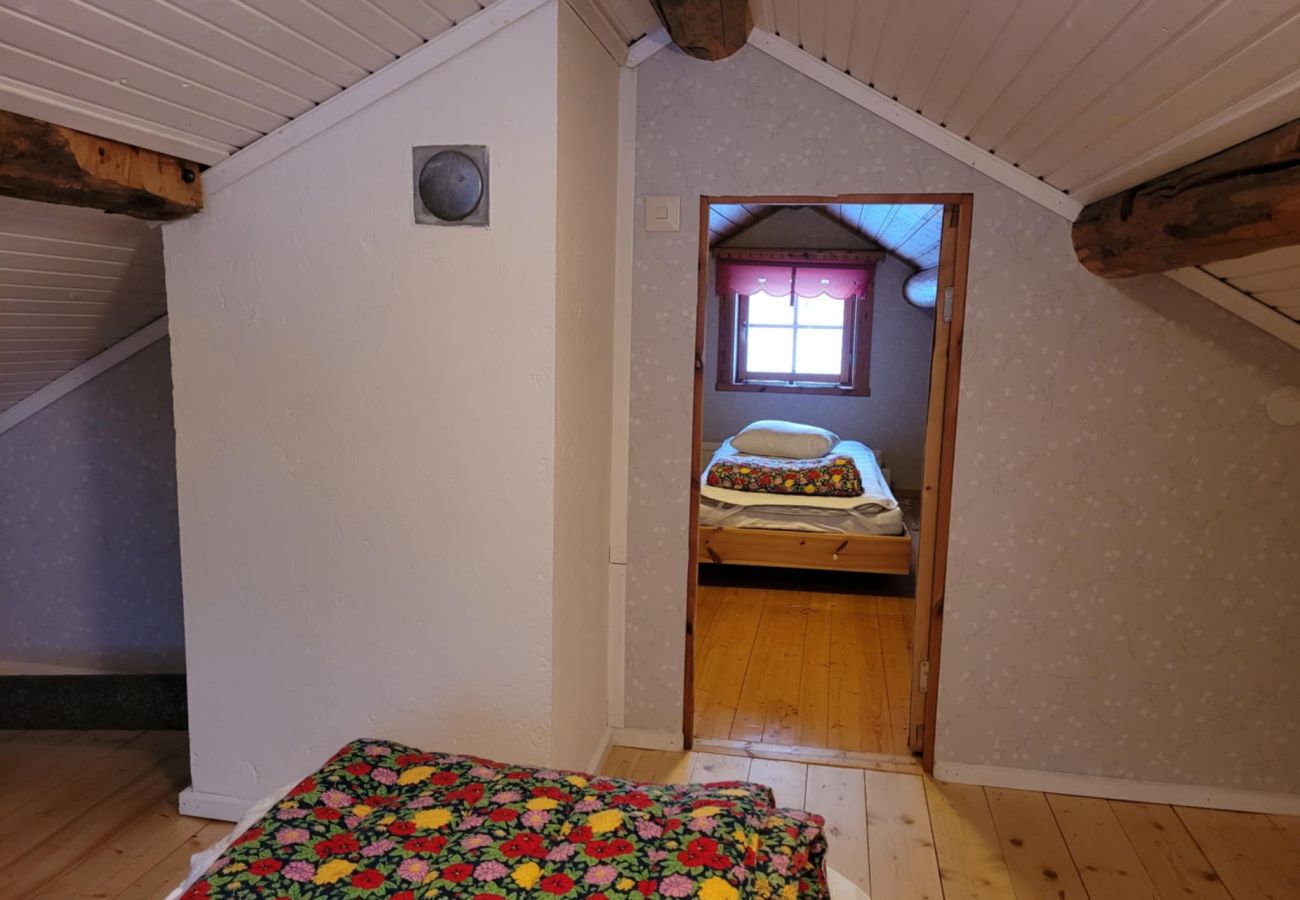 House in Gällö - Cozy holiday home with lake view, WiFi and boat near the mountains of Jämtland