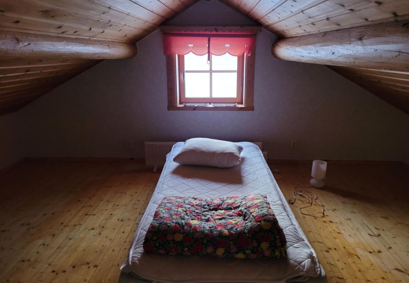 House in Gällö - Cozy holiday home with lake view, WiFi and boat near the mountains of Jämtland