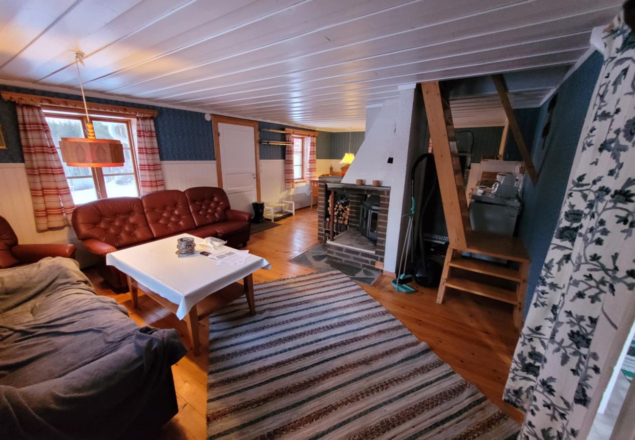 House in Gällö - Cozy holiday home with lake view, WiFi and boat near the mountains of Jämtland