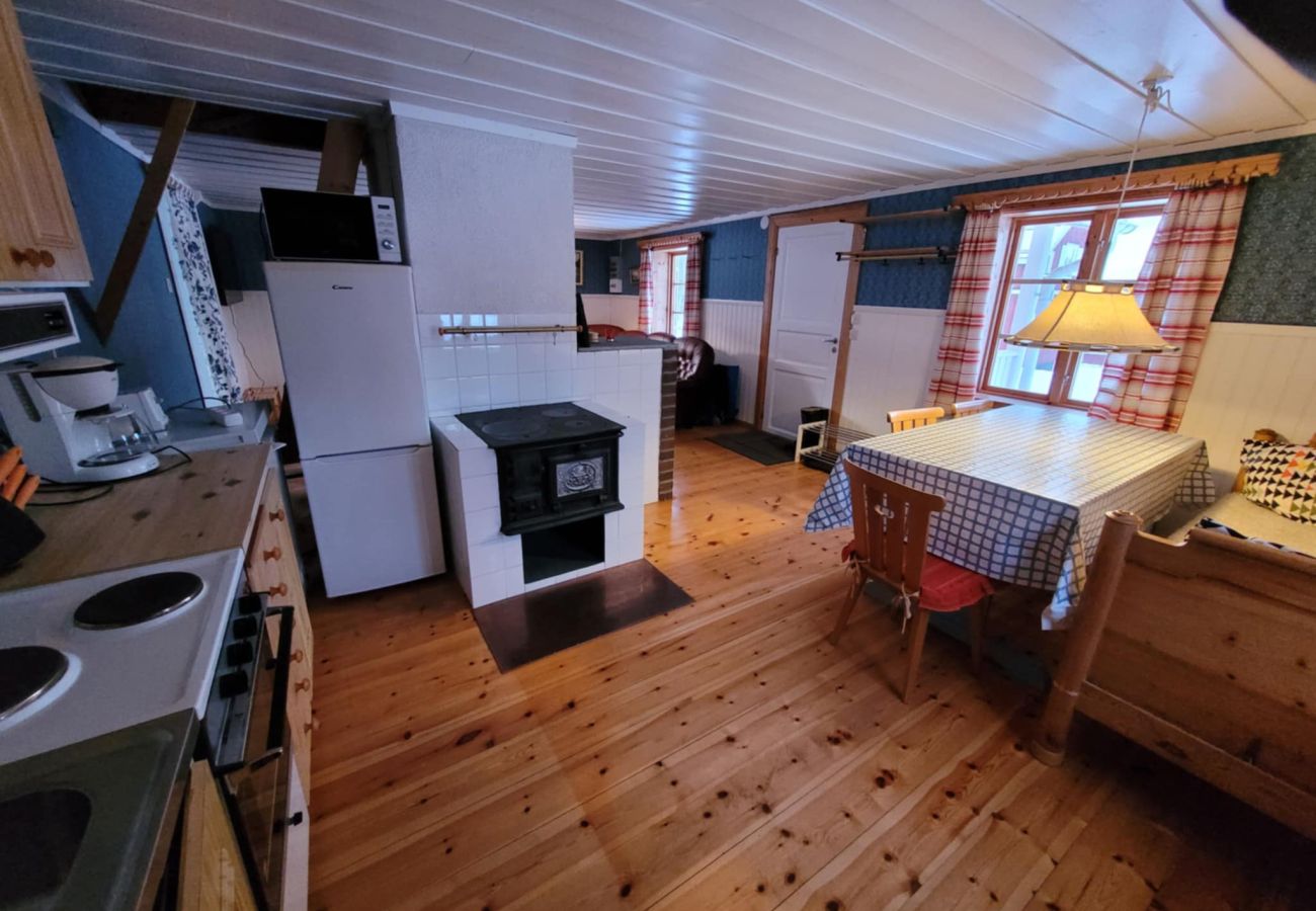 House in Gällö - Cozy holiday home with lake view, WiFi and boat near the mountains of Jämtland