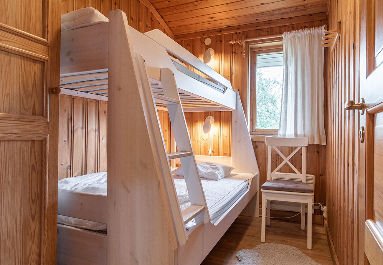 House in Vemdalen - Cozy Mountain Cabin in Björnrike - Perfect for Families and Small Groups!