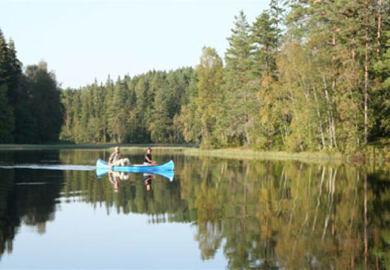 Stuga i Skillingaryd - Stuga vid vattnet med båt och fiskemöjligheter