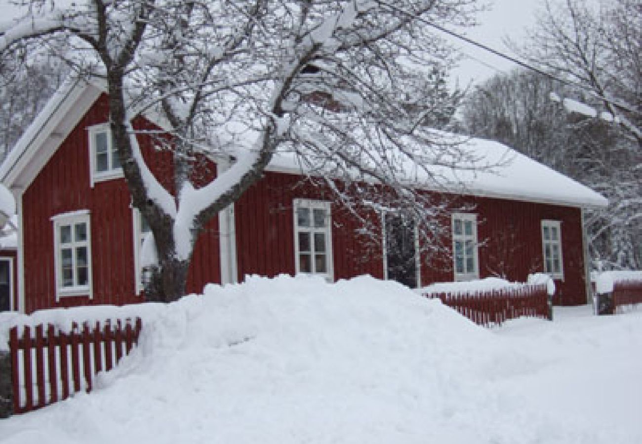 Stuga i Tranemo - Stuga vid sjön och 15 minuter från Isabergs skidområde