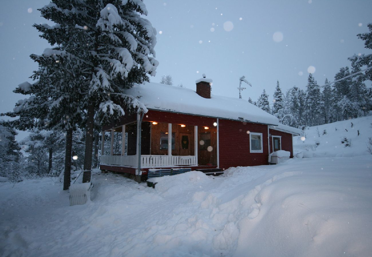 Stuga i Kiruna - Fantastiskt natursemester vid Torneälven nära ishotellet