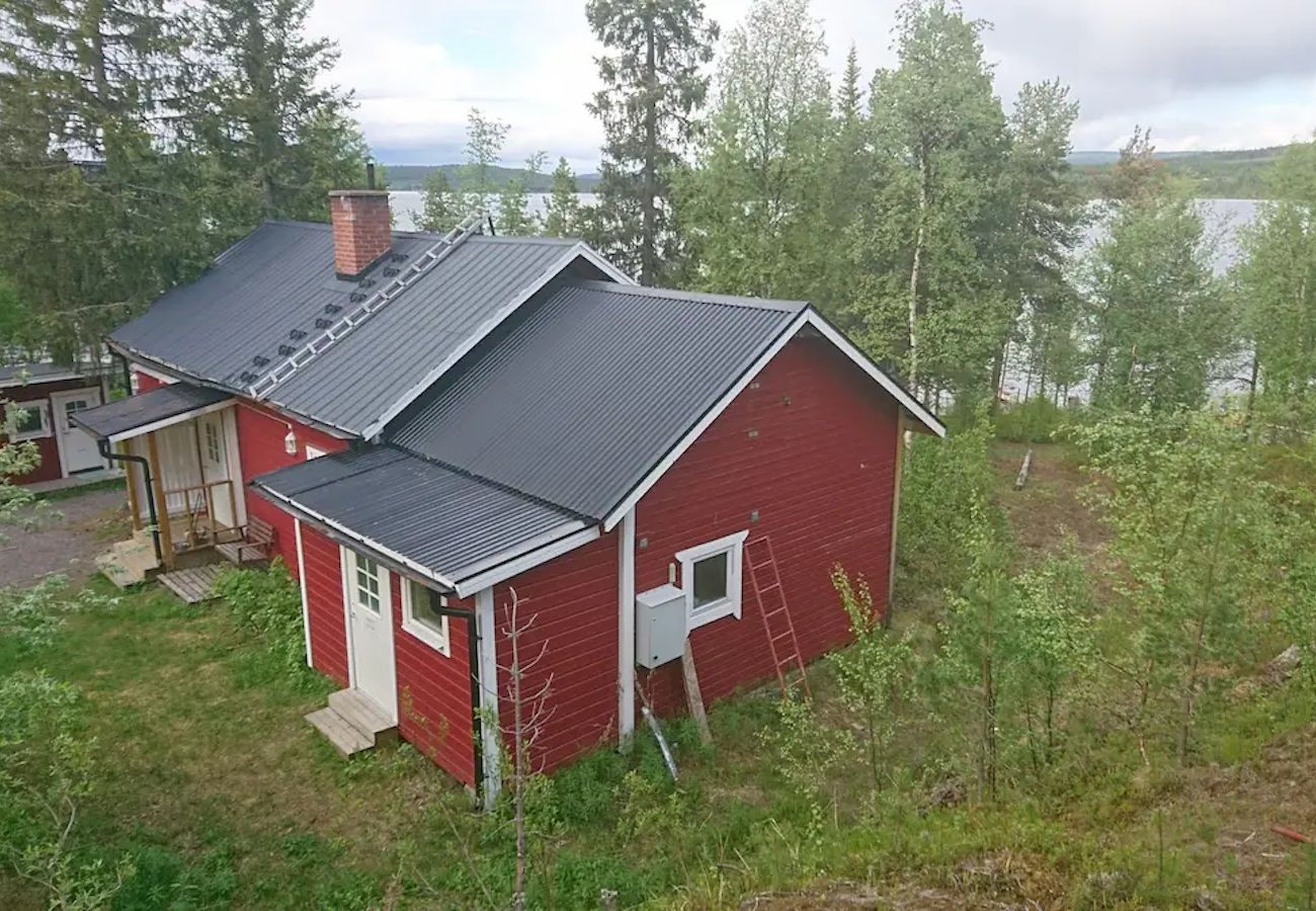 Stuga i Kiruna - Fantastiskt natursemester vid Torneälven nära ishotellet