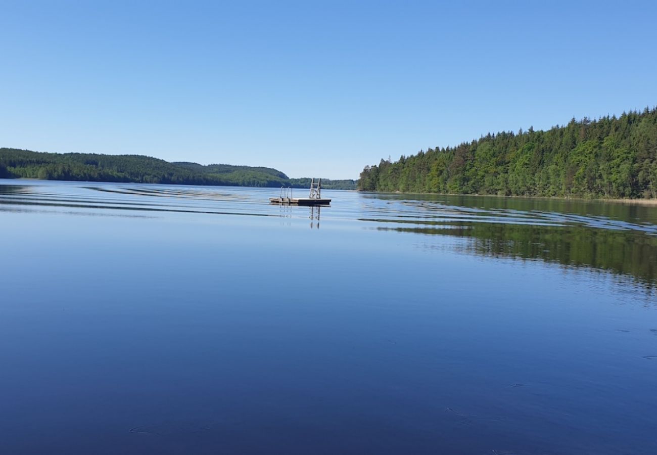 Stuga i Karl Gustav - Stort fritidshus i Västsverige mellan 4 sjöar