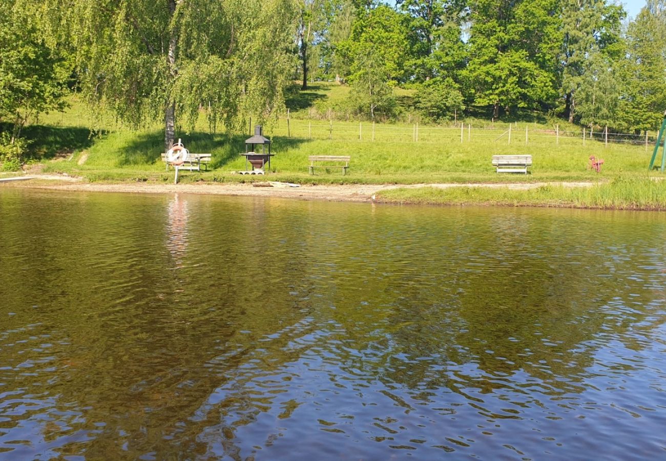 Stuga i Karl Gustav - Stort fritidshus i Västsverige mellan 4 sjöar