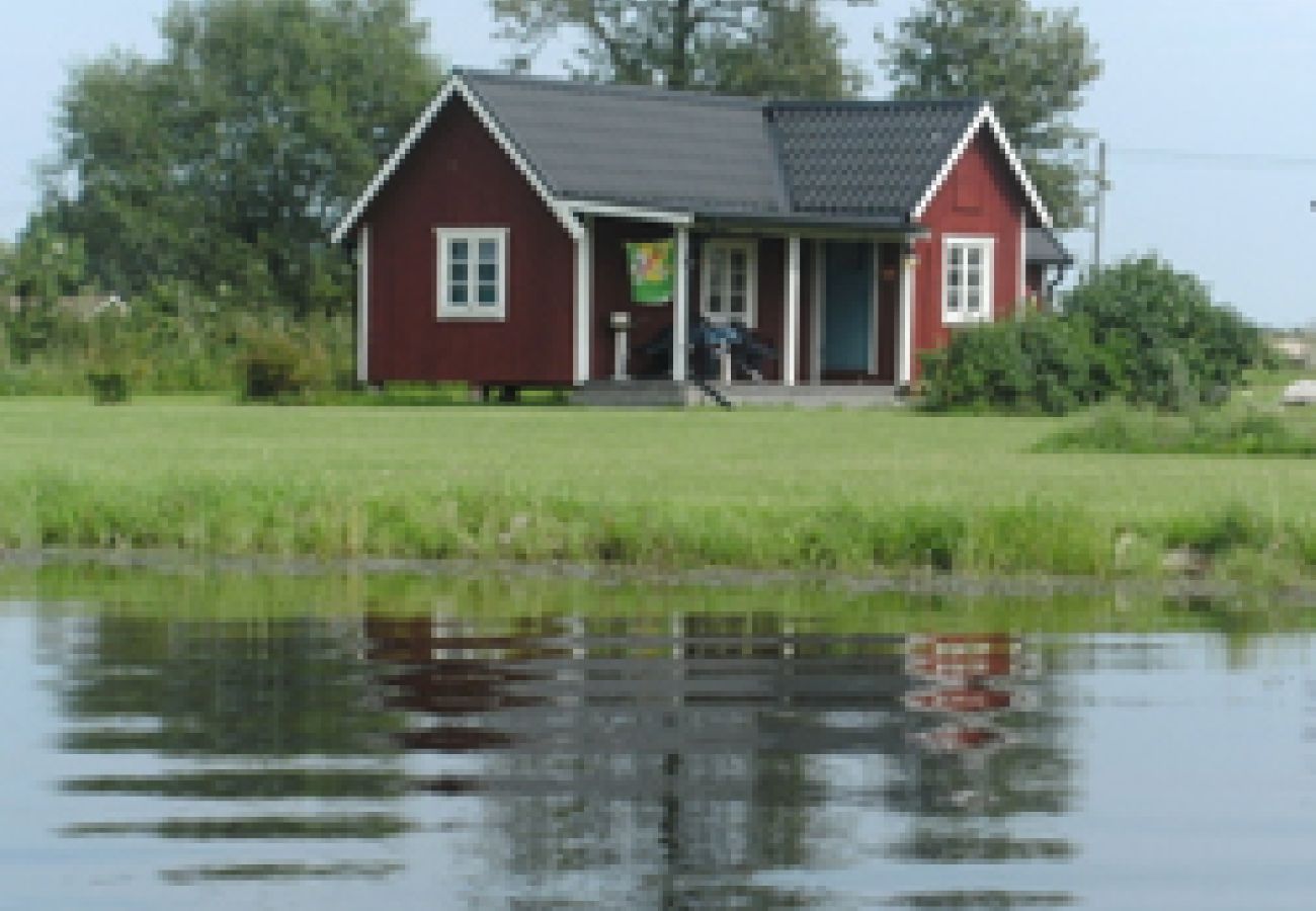 Stuga i Köpingsvik - Mysig stuga framför privat sjö