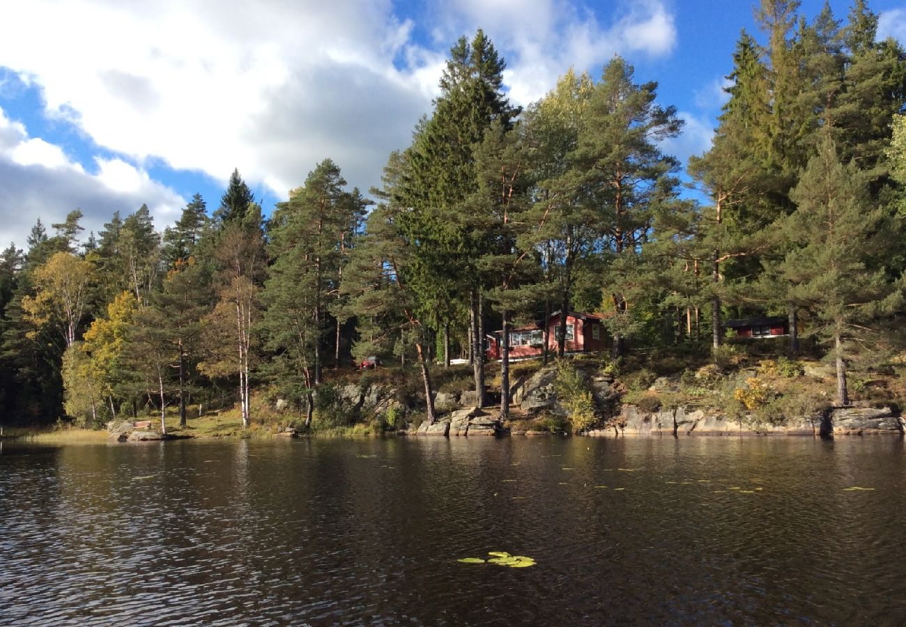 Stuga i Hällingsjö - Semester vid en badsjö i Halland