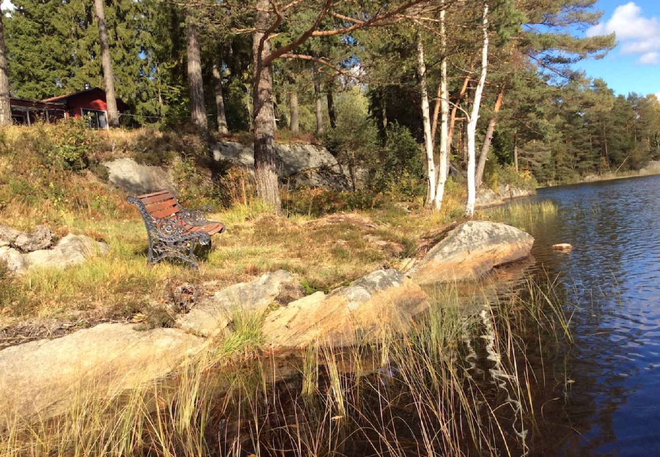 Stuga i Hällingsjö - Semester vid en badsjö i Halland