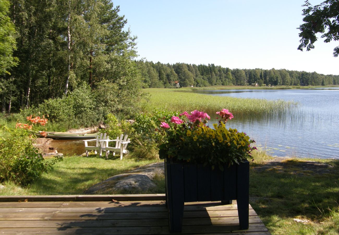 Stuga i Säffle - Stuga vid sjö i Värmland