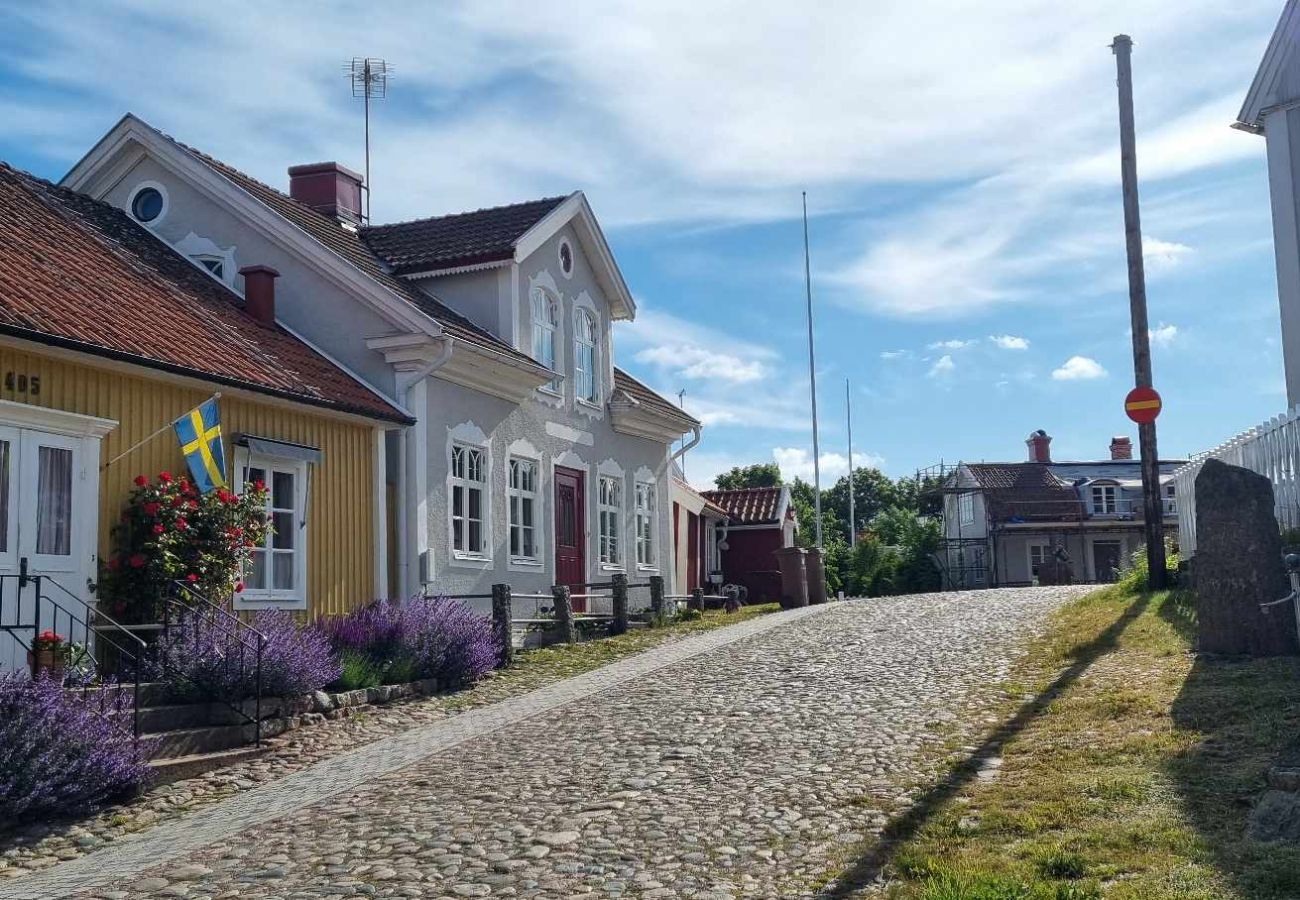 Stuga i Ålem - Stort, Lugnt, GENUINT med många rum nära havet.