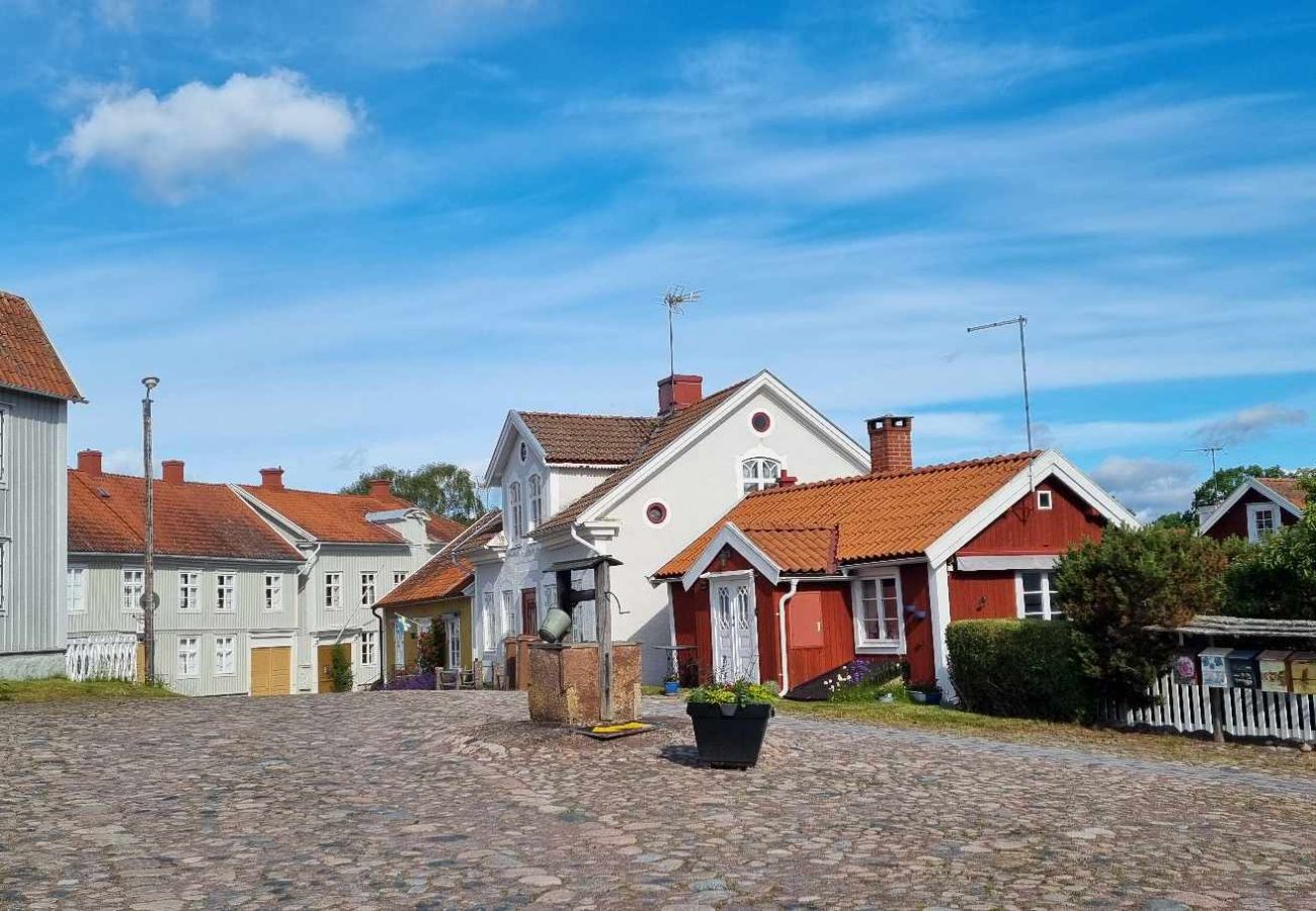 Stuga i Ålem - Stort, Lugnt, GENUINT med många rum nära havet.