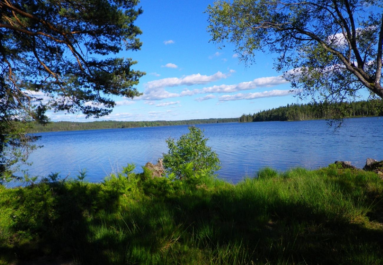 Stuga i Ambjörnarp - Sjönära semester med möjlighet till fiske och båt