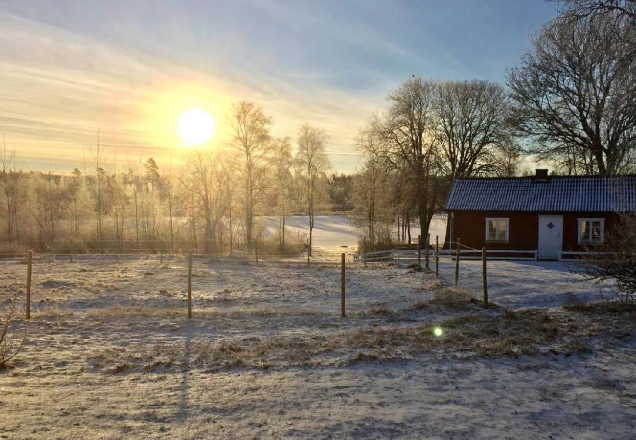 Stuga i Tvärred - Semester vid sjön i södra Sverige med båt