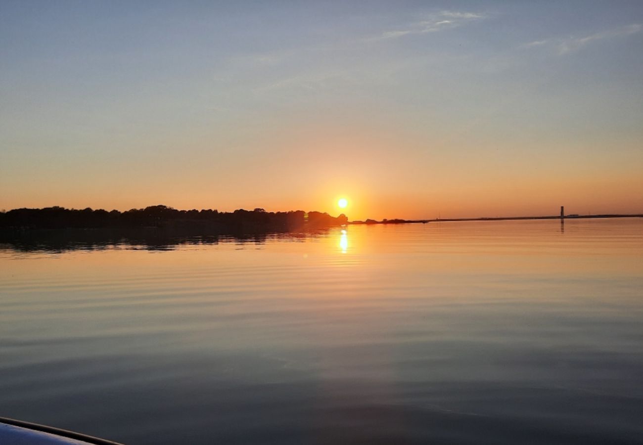 Stuga i Sturkö - Semesterhus med strandtomt på Sturkö