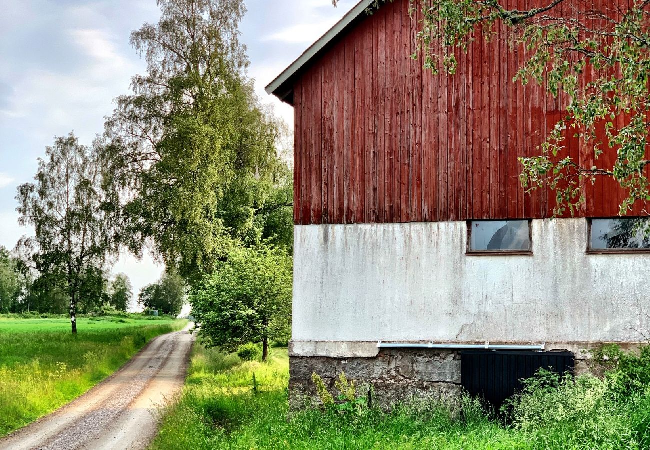 Stuga i Högsäter - Dalslands Gård med sjötomt, egen brygga & båt