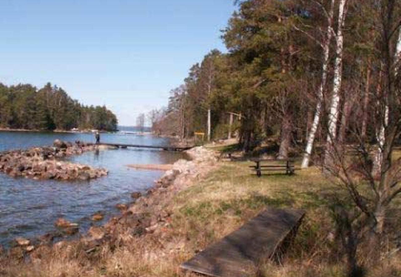 Stuga i Motala - Fint modernt fritidshus vid Vättern med tre sovrum