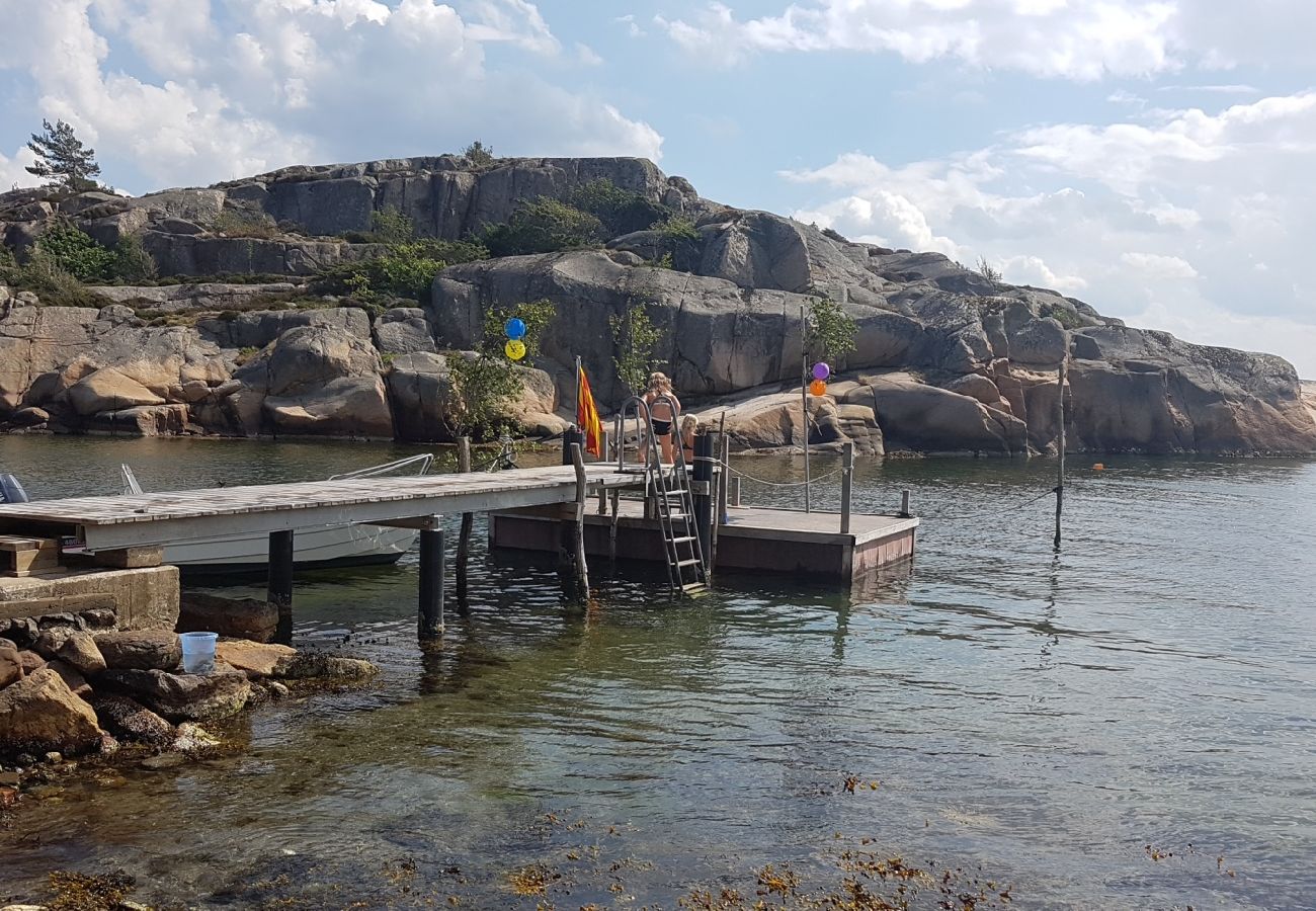 Stuga i Nösund - Semesterhus i västkustens skärgård på ön Valön