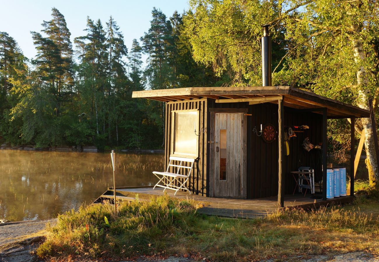 Stuga i Lindome - Egen ö nära Göteborg