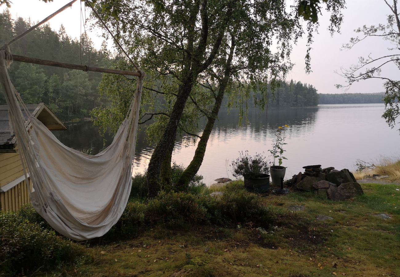 Stuga i Lindome - Egen ö nära Göteborg