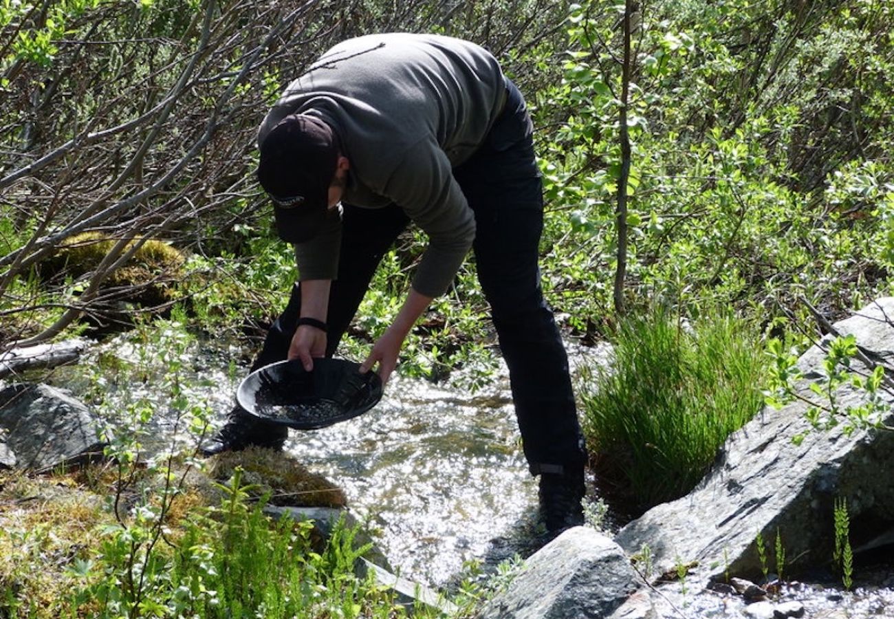 Stuga i Föllinge - Semester på en huskygård i Jämtlands vildmark