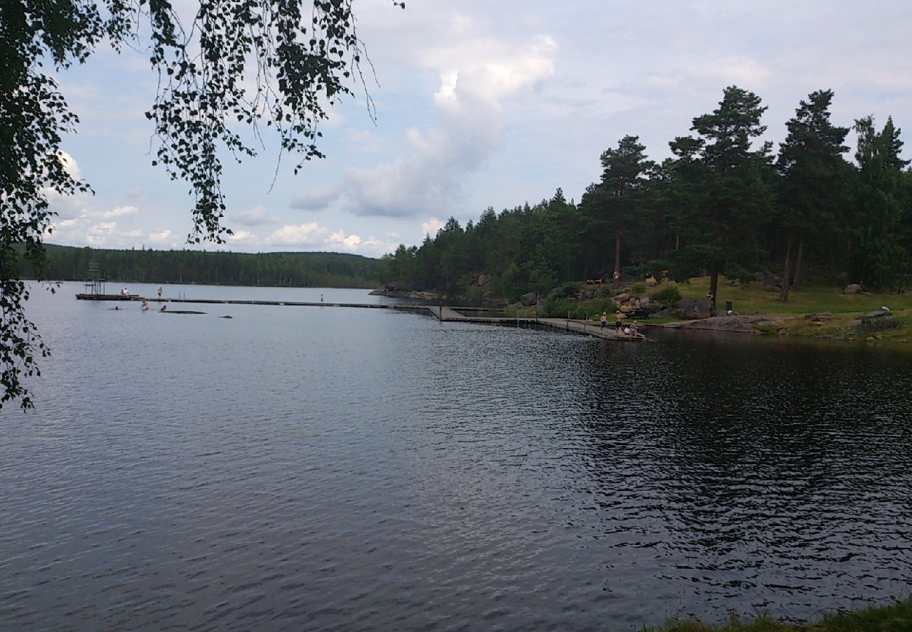 Stuga i Rosenfors - Semesterhus i småländska Rosenfors