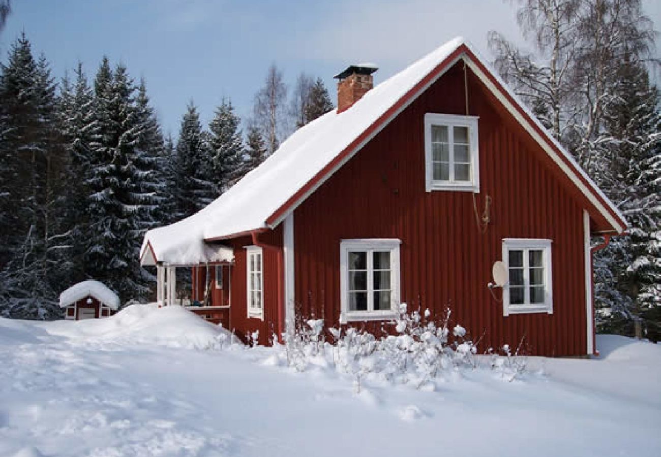 Stuga i Hagfors - Semester mitt i skogen i Värmland