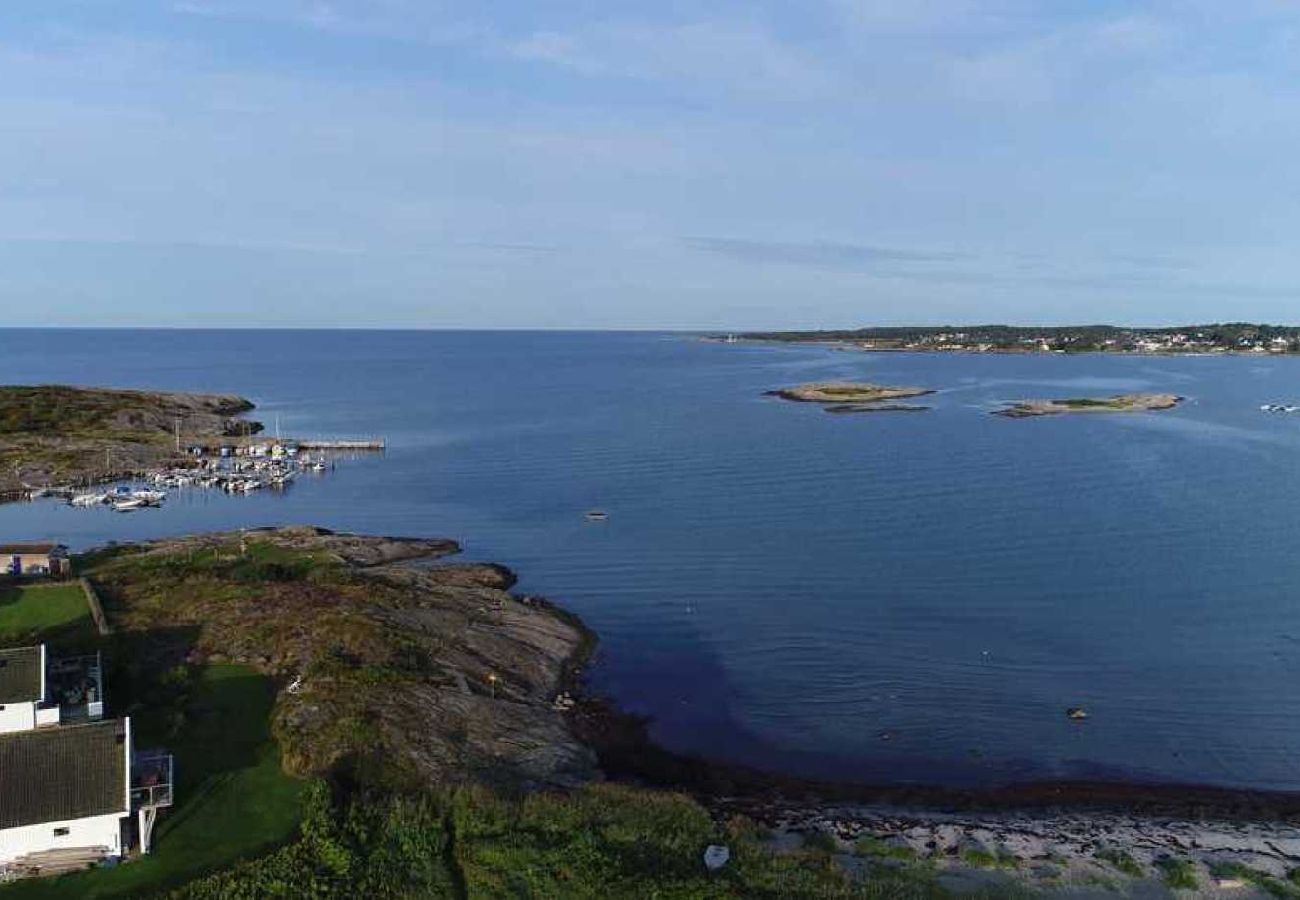 Stuga i Åsa - Stort fritidshus 400 meter från havet