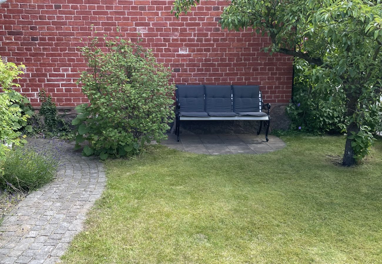 Stuga i Kivik - Semester på Österlen, ett stenkast från havet