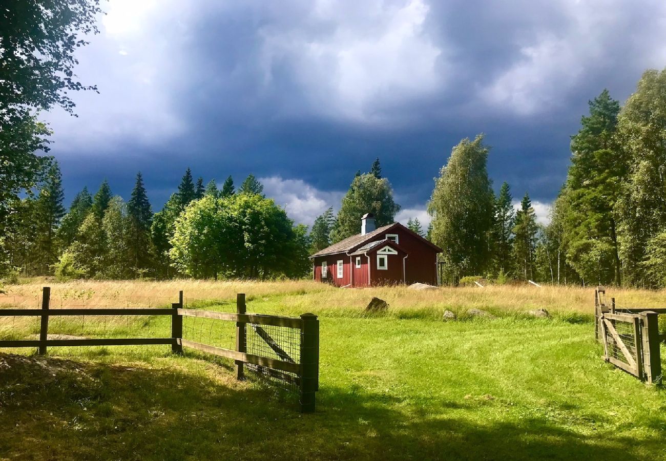 Stuga i Hovmantorp - I Smålands djupa skogar